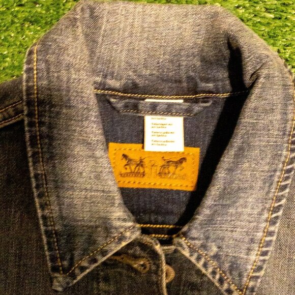 LEVIS TRUCKER JACKET WOMENS BUTTON UP LIGHT BLUE DENIM WASHED RETRO SIZE MED - Picture 2 of 7